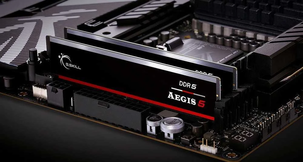 G.Skill Aegis DDR5 RAM moduliai pagrindinėje plokštėje