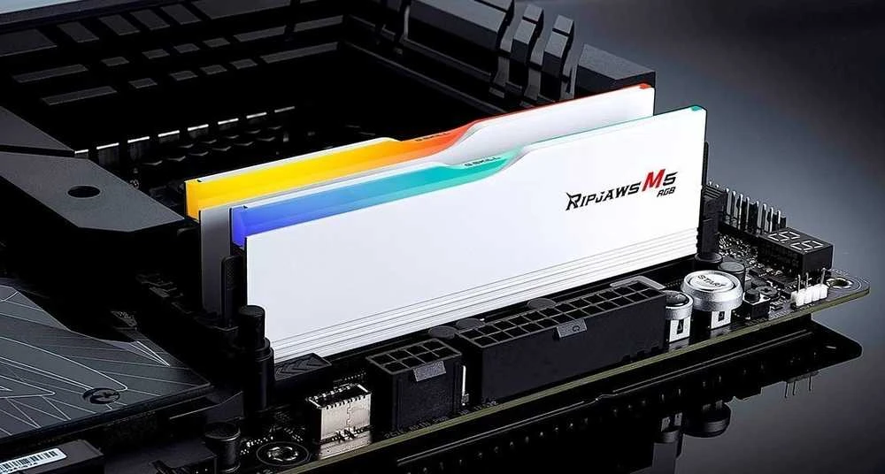RAM Atmintis G.Skill Ripjaws M5 RGB, DDR5, 32 GB, 6000MHz, CL32 (F5-6000J3238F16GX2-RM5RW)