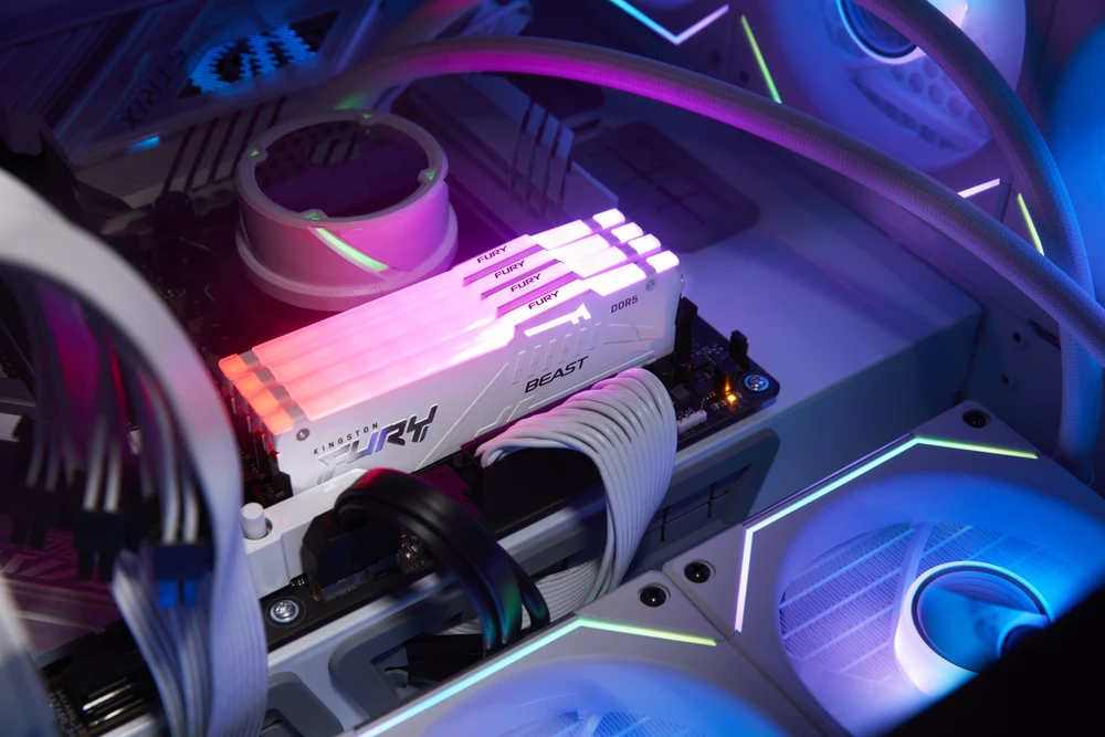RAM Kingston Technology KINGSTON 16GB 6000MT/s DDR5 CL36 DIMM FURY Beast Baltas RGB EXPO