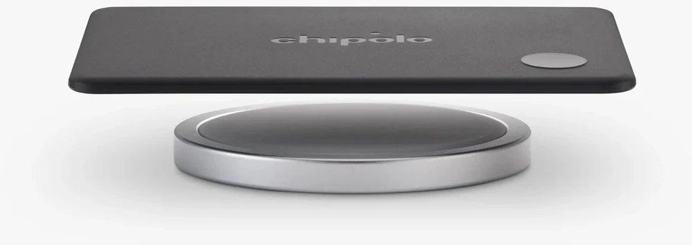 „Chipolo CARD“ – belaidis įkraunamas plonas „Bluetooth“ sekiklis, skirtas „iOS“ ir „Android“, anglies spalvos