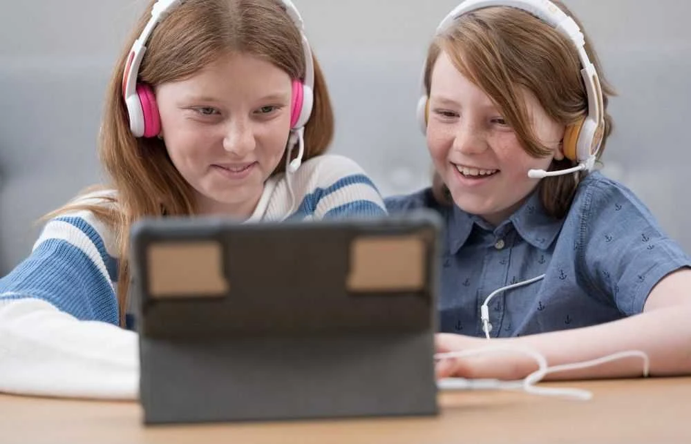 Laidinės ausinės vaikams BuddyPhones School+ rožinės spalvos