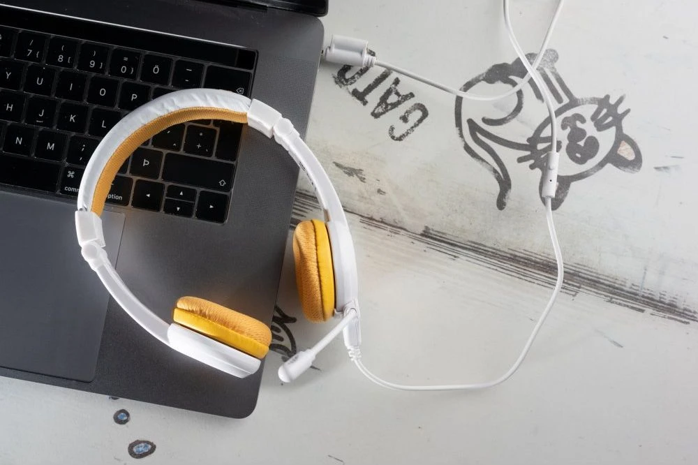 Laidinės ausinės vaikams BuddyPhones School+ geltonos spalvos