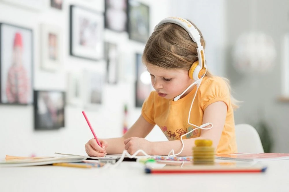 Laidinės ausinės vaikams BuddyPhones School+ geltonos spalvos