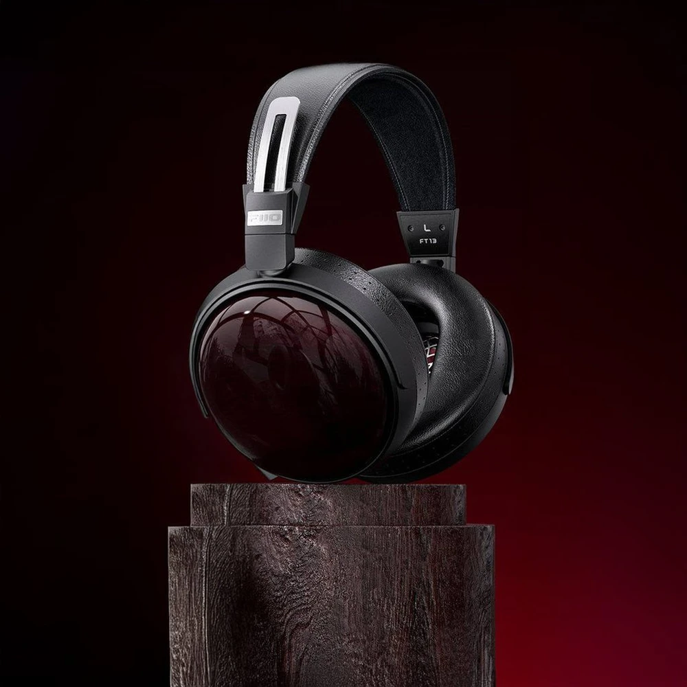 FiiO FT13 raudonos medienos ausinės iš šono