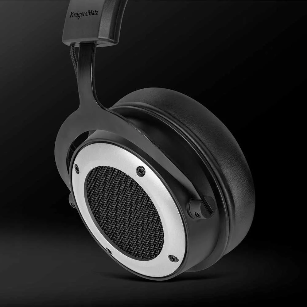 Kruger & Matz studijos ausinės ant ausinių, Studio Pro modelis