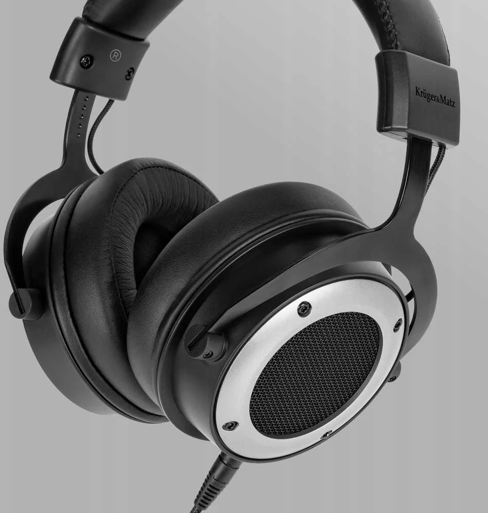 Kruger & Matz studijos ausinės ant ausinių, Studio Pro modelis