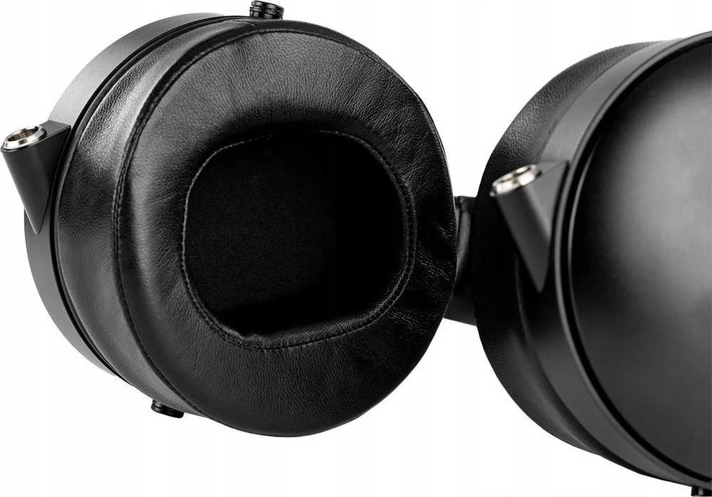 Monoprice M1570C ausinės: odinės pagalvėlės ir lizdai