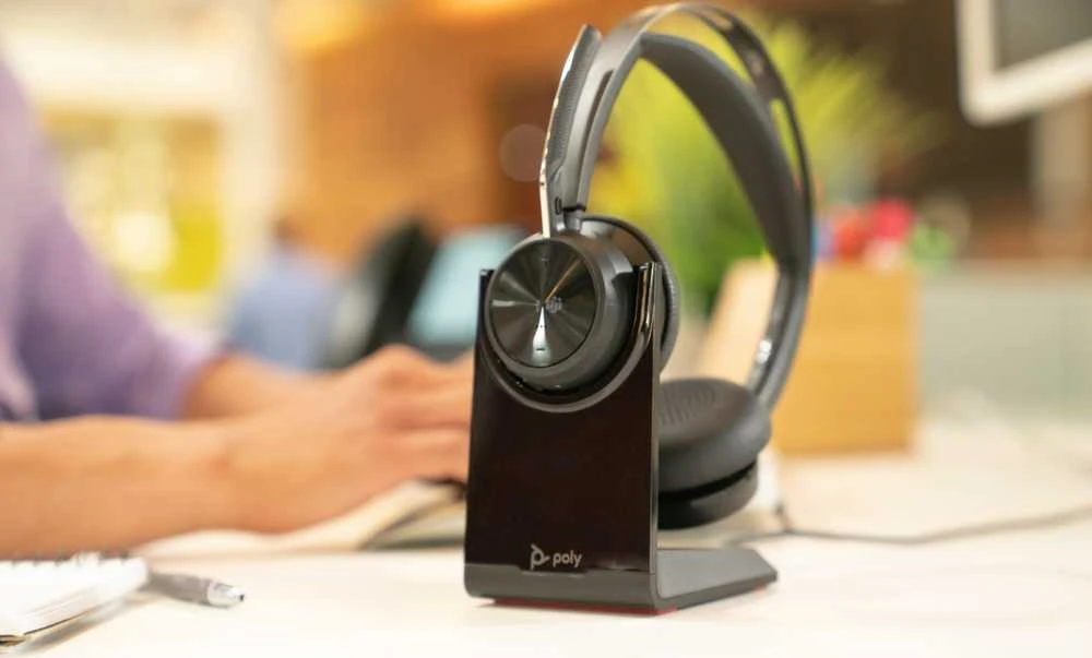 Hewlett Packard (HP) HP Poly Voyager Focus 2 Microsoft Teams sertifikuotas USB-C-C Ausinės +USB-C/A adapteris