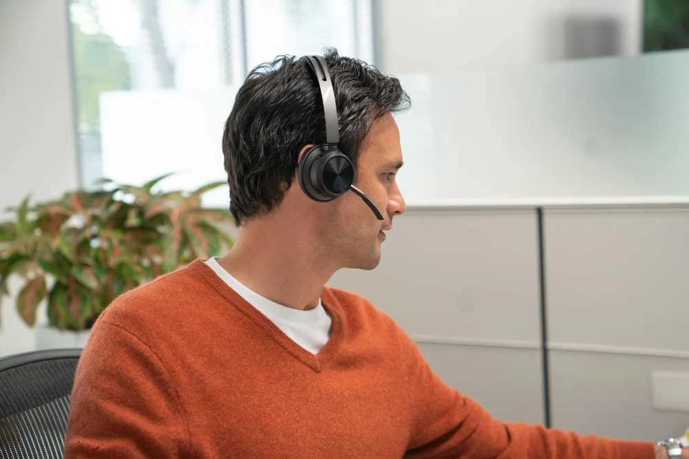 Poly Voyager Focus 2 Belaidės ausinės, Bluetooth, BT700 USB-C Adapteris, USB-C/A Adapteris, Juoda