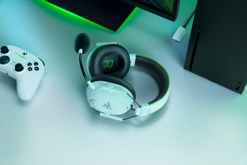 „Razer BlackShark V3 Pro“ žaidimų ausinės, skirtos „XBOX“, už ausų, belaidės, „Baltas“ | „Razer“