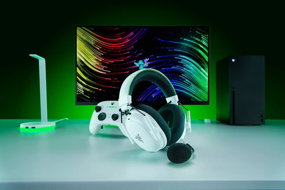 „Razer BlackShark V3 Pro“ žaidimų ausinės, skirtos „XBOX“, už ausų, belaidės, „Baltas“ | „Razer“