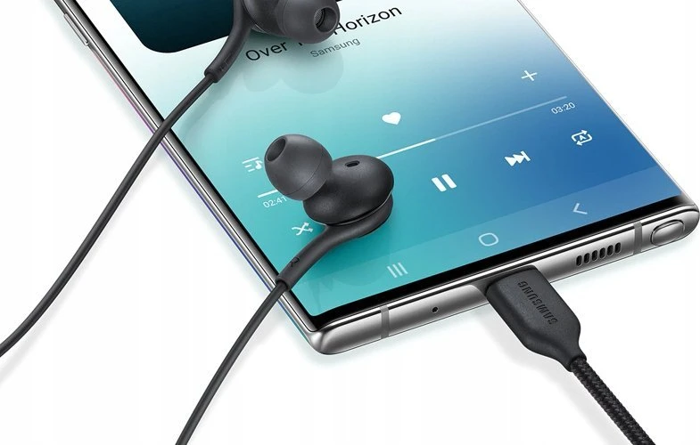 AUSINĖS SAMSUNG AKG USB-C JUODOS