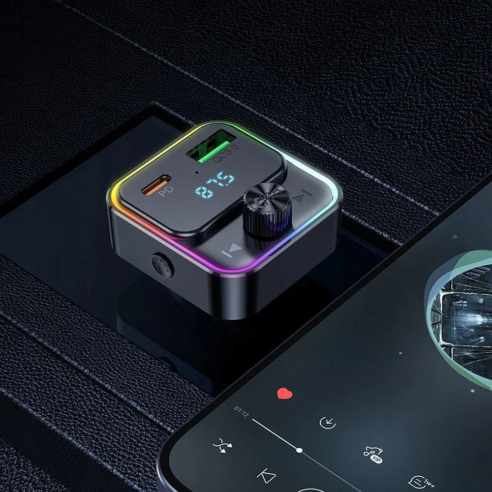 Automobilinis įkroviklis Hoco QC3.0 PD 30W su FM siųstuvu E81 juodas