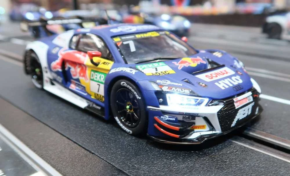 Carrera Digital 132 20032044 Audi R8 LMS GT3 Raudona Bull DTM