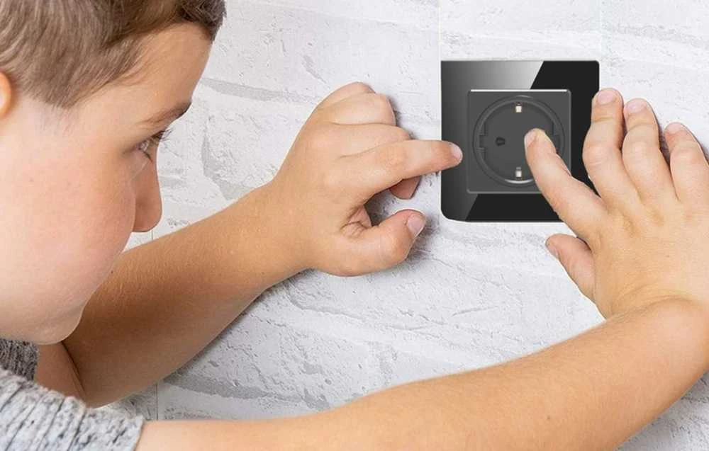 Sieninis šviestuvas Išmanusis WiFi sieninis lizdas Avatto N-WOT10-EU-B TUYA (juodas)
