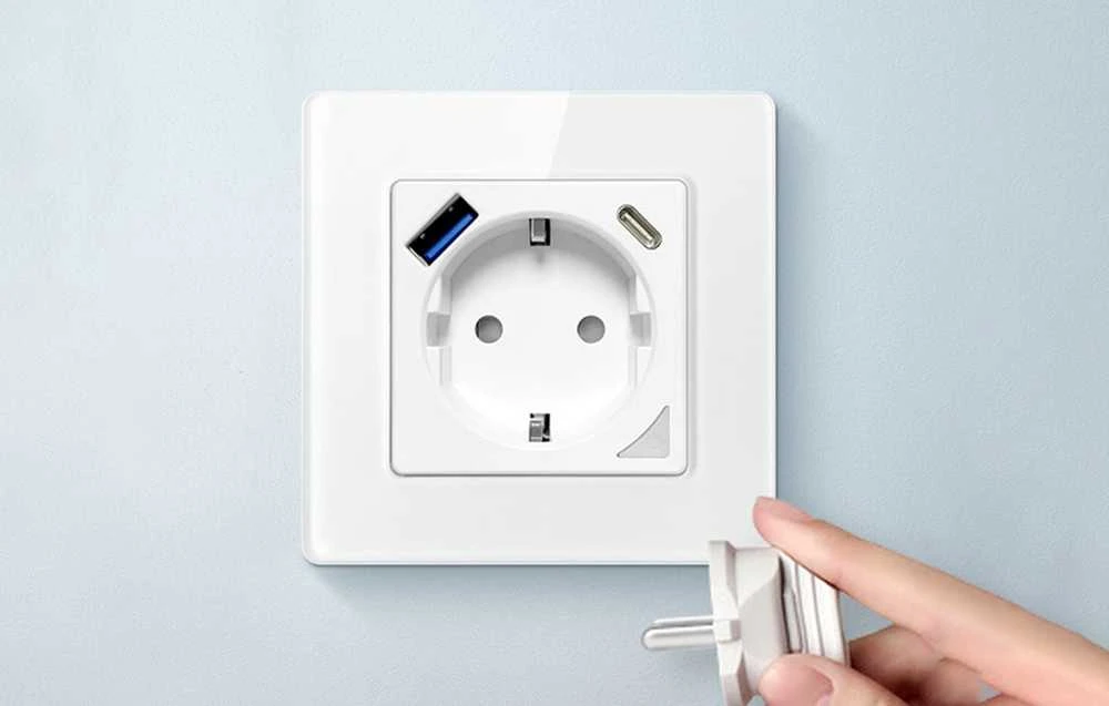 Sieninis šviestuvas Išmanusis WiFi sieninis lizdas Avatto N-WOT10-USB-B TUYA USB USB-C - juodas