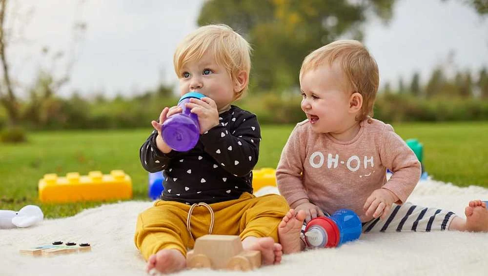 Philips AVENT puodelis minkštu, kramtymui atspariu snapeliu, 300 ml, violetinis