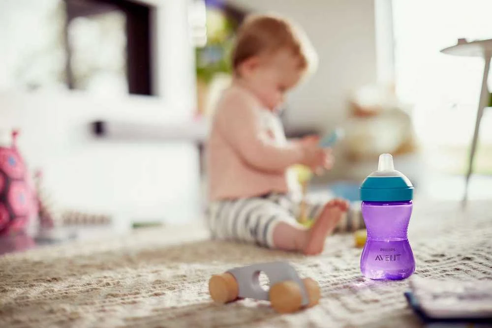 Philips AVENT puodelis minkštu, kramtymui atspariu snapeliu, 300 ml, violetinis