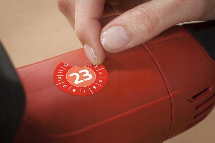 AVERY Avery 6946-2023, Raudona, Round, Permanent, Baltas on red, Vinyl, 3 cm