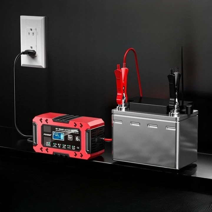 Foxsur 12V 6A įkroviklis su LCD ekranu