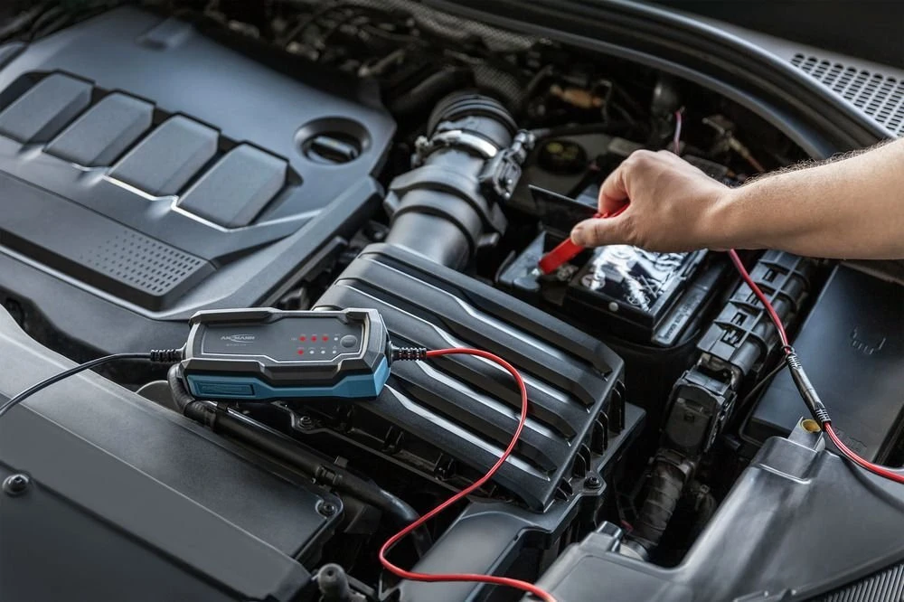 Automatinis švino (SLA, AGM) bei ličio (LFP, LiFePO4) akumuliatorių įkroviklis 6/12V 2A 4-60Ah ANSMANN