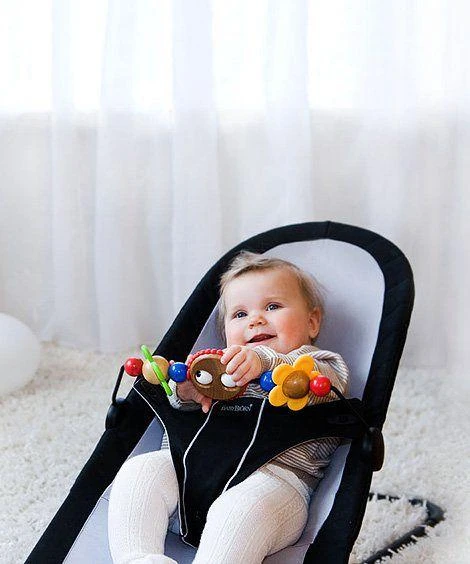 BABYBJORN žaislas medinis gultukui Googly eyes 080500