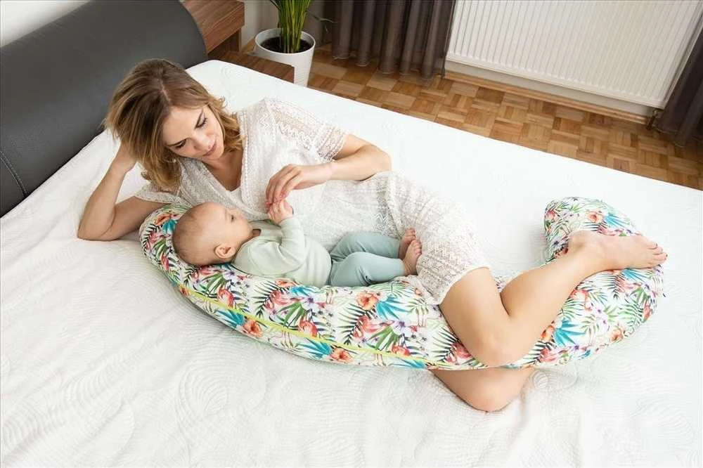 Baby Matex Padėties palaikymo pagalvė „C“ kruasanas „Botanika“ lapai, gėlės, flamingai, balta, ilgis 300 cm, spalva 5, skirta žindymui, nėštumo poilsiui