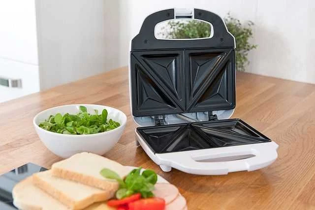 Sumuštinių keptuvas ETA | Sumuštinių keptuvė | Tampo ETA415690000 | 700 W | Lentelių skaičius 3 | Kepinių skaičius 2 | Baltas