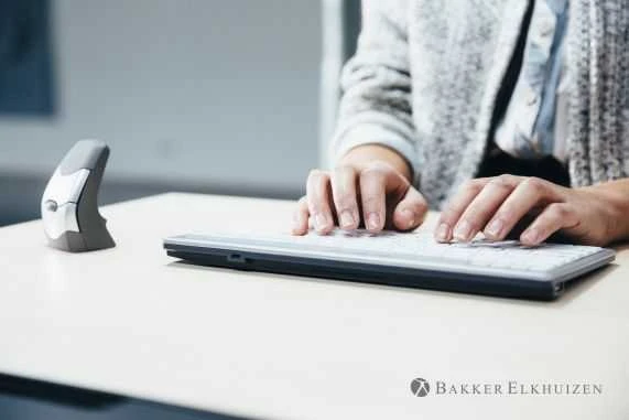 Bakker Elkhuizen Carruzzo BakkerElkhuizen DXT Precision Pelė Wireless kompiuterinė pelė Biuras Abiems rankoms RD belaidis ryšys + „Bluetooth“ Lazeris 2000 DPI