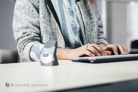 Bakker Elkhuizen Carruzzo BakkerElkhuizen DXT Precision Pelė Wireless kompiuterinė pelė Biuras Abiems rankoms RD belaidis ryšys + „Bluetooth“ Lazeris 2000 DPI