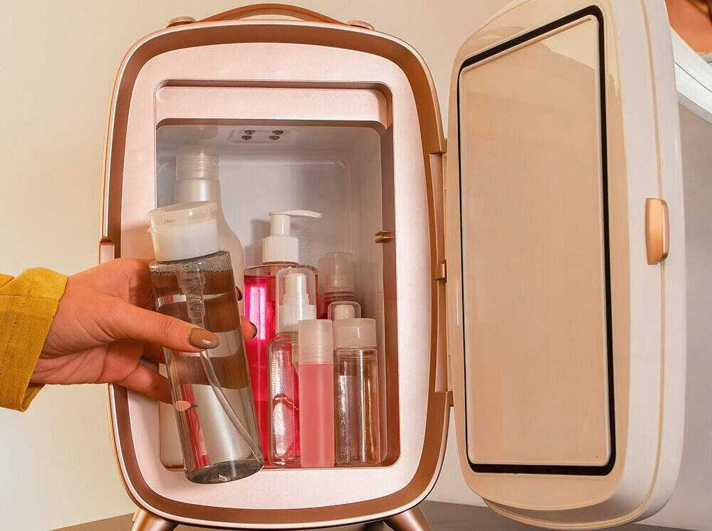 Cecotec Šaldytuvas kosmetyczna Bamba CoolingBeauty 6000 Mirror Baltas