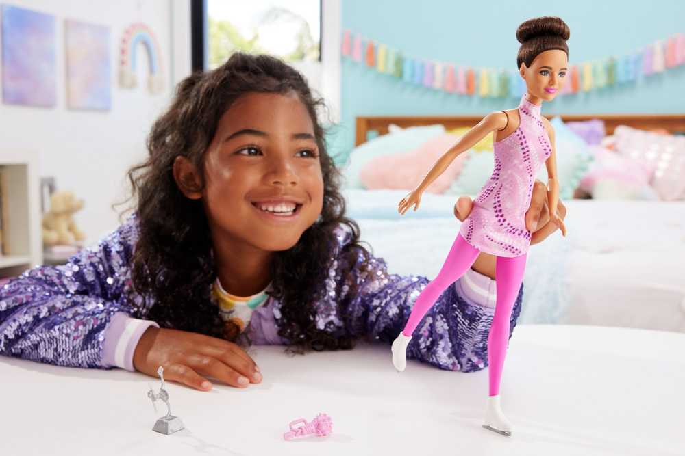 Mattel BARBIE lėlė čiuožėja (HRG37)