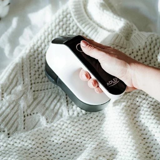 Adler | Lint remover LCD | AD 9618 | Baltas/Juodas | Rechargeable battery