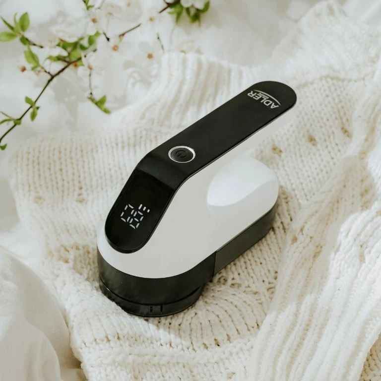 Adler | Lint remover LCD | AD 9618 | Baltas/Juodas | Rechargeable battery