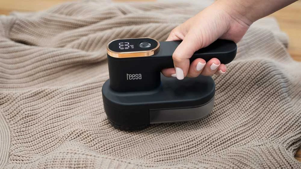 Kruger & Matz Teesa LR40 belaidis drabužių skustuvas, LED, 3 greičiai, 6 peiliai