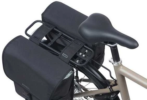 Basil miesto dviratininko sakva dviguba BASIL GO DOUBLE BAG 32L, Universal Bridge System, solid juodas (NEW 2025)