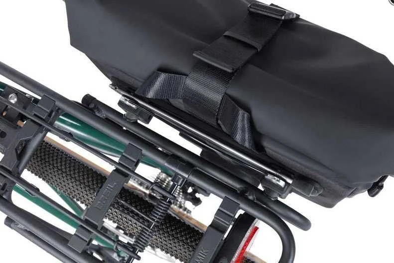 Basil Užtraukiamasis kaištis su spyna BASIL MIK SIDE LOCK PIN WITH PADLOCK, MIK System, skirta MIK SIDE krepšiams/kuprinėms, nerūdijantis plienas (NAUJAS)