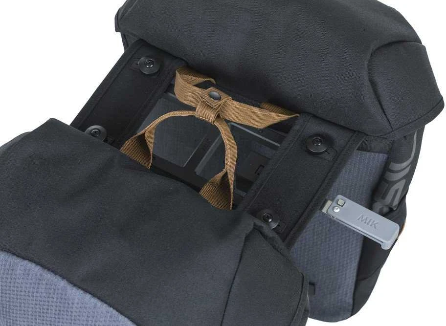 Basil Dviračio kuprinė dviguba BASIL MILES TARPAULIN DOUBLE PANNIER BAG MIK 34L, MIK System (ready to go), 100% neperšlampama juodas slate (NEW 2025)