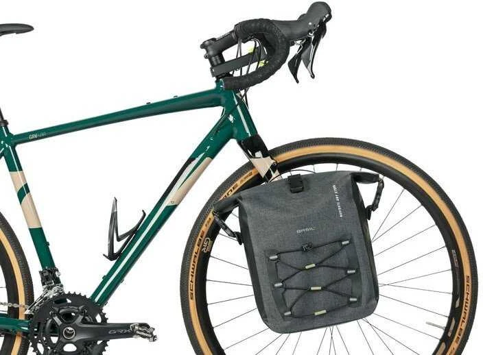 Basil Vienkartinė sakvoji BASIL NAVIGATOR STORM SINGLE PANNIER BAG MIK SIDE M 12-15 L, MIK System (paruošta naudoti) atspari vandeniui pilka juoda (NAUJA)