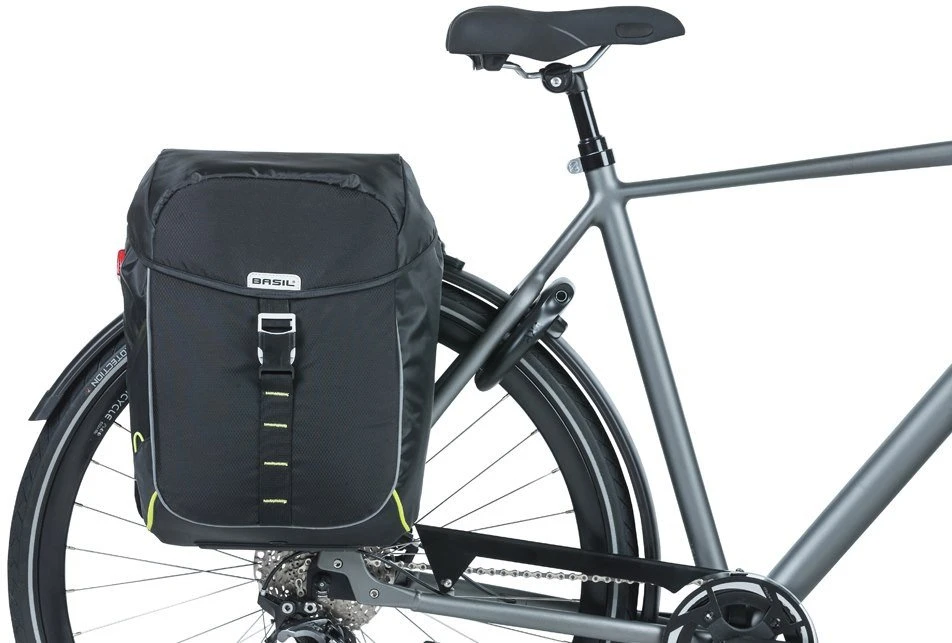 Basil Dviejų dalių dviračio bagažinės krepšys BASIL MILES DOUBLE PANNIER BAG MIK 34L, MIK sistema (paruošta naudoti), 100 % atsparus vandeniui, juoda su lime