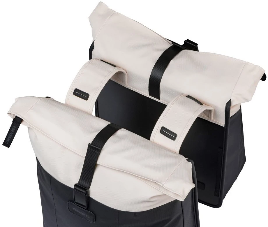 Basil Dviejų dalių sakwa, tvirtinama prie bagažinės BASIL CLOVE DOUBLE PANNIER BAG 28-35L, Universal Bridge System, nebalinta balta/juoda