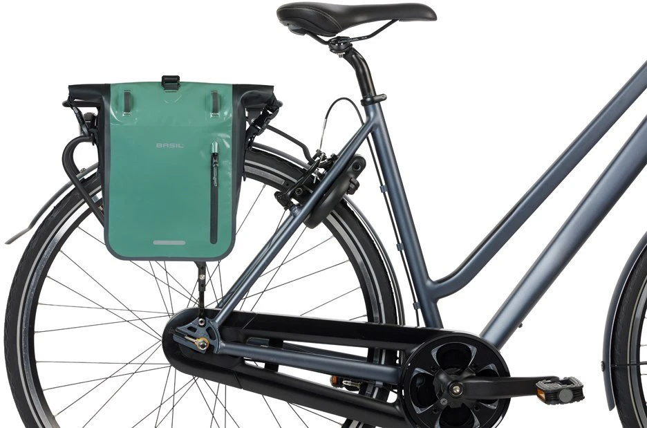 Basil Vientisa sakvo rankinė BASIL RIVO M SINGLE PANNIER BAG 12-15L, MIK Hooks System sidabrinė-žalia/juoda