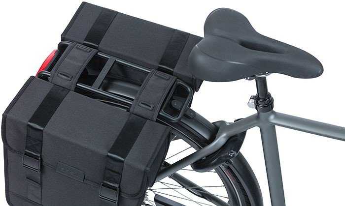 Basil Dviejų skyrių miesto kuprinė BASIL TOUR DOUBLE PANNIER BAG XL 35L, Universal Bridge System, atsparus vandeniui juoda