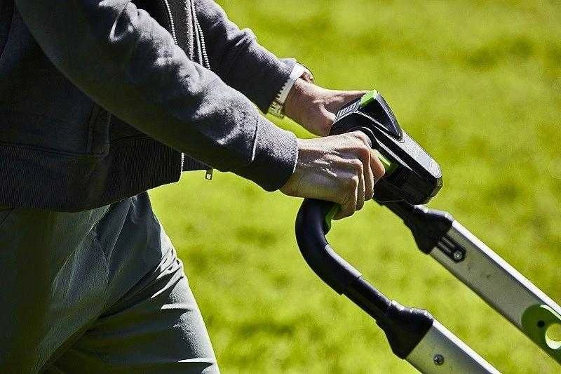Greenworks akumuliatorinė savaeigė vejapjovė GD60LM51SP - 2514307 (be akumuliatoriaus ir kroviklio)