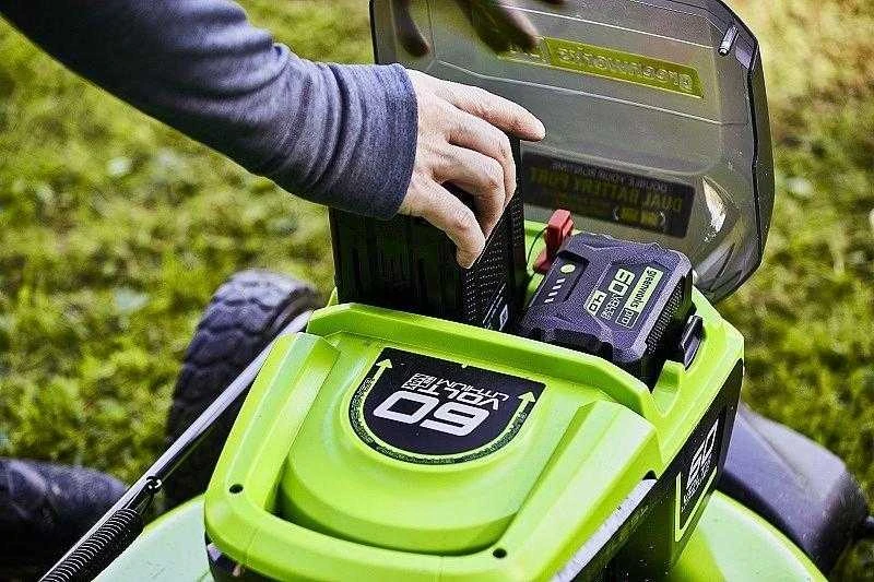 Greenworks akumuliatorinė savaeigė vejapjovė GD60LM51SP - 2514307 (be akumuliatoriaus ir kroviklio)