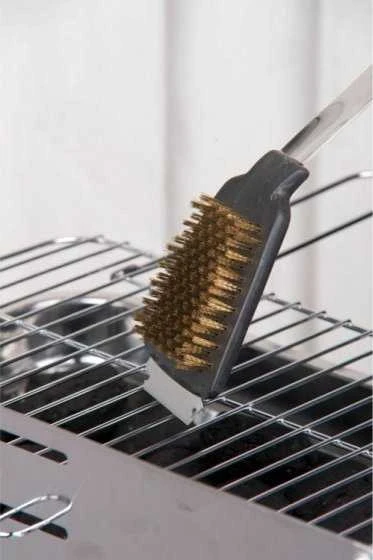BBQ - grill cleaning brush 2 in 1 brush plus scraper