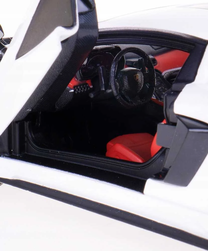 Bburago BBU 1:24 Lamborghini NI Count.800-4 Baltas 21102WT