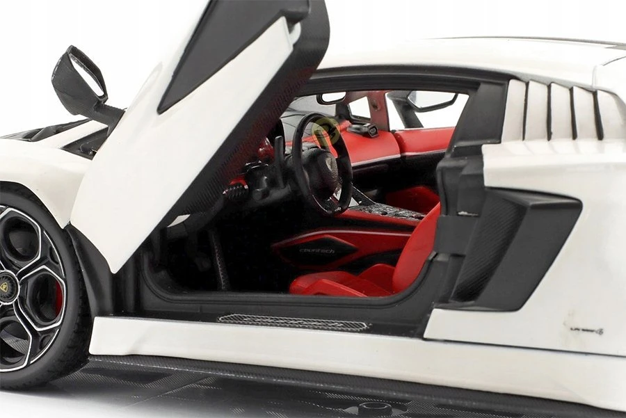 Bburago BBU 1:24 Lamborghini NI Count.800-4 Baltas 21102WT
