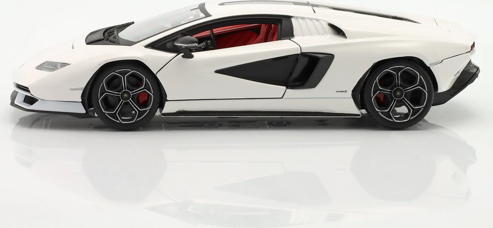 Bburago BBU 1:24 Lamborghini NI Count.800-4 Baltas 21102WT