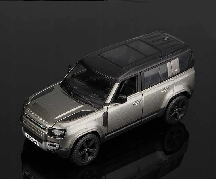 Bburago BBU 1:24 Land Rover Defender 2022 sidabrinis 21101SL
